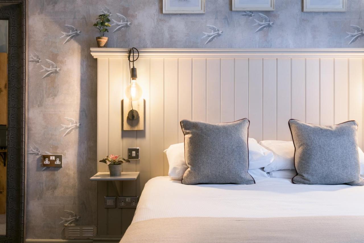 The Angel & Blue Pig Hotel Lymington Exterior photo